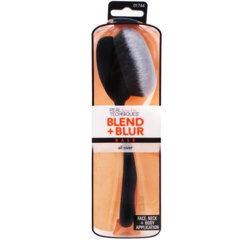 REAL TECHNIQUES ▪ BLEND + BLUR ALL OVER BRUSH